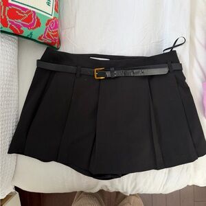 Black Pleated Women's Shorts with Belt